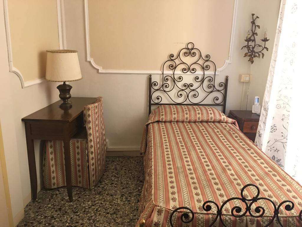 Bed and breakfast Centro Storico Pise Chambre photo